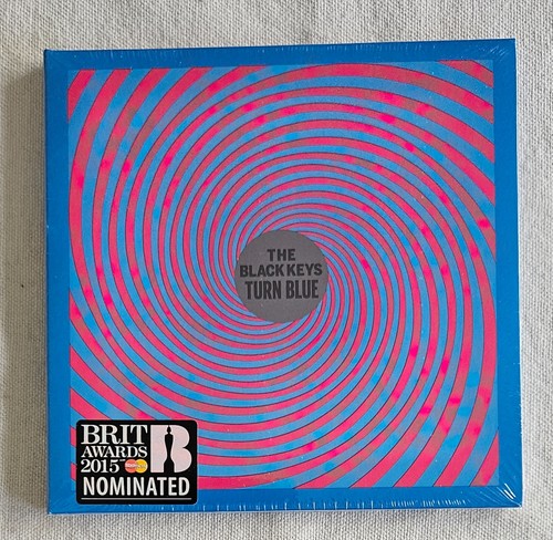 The black keys turn blue - black,