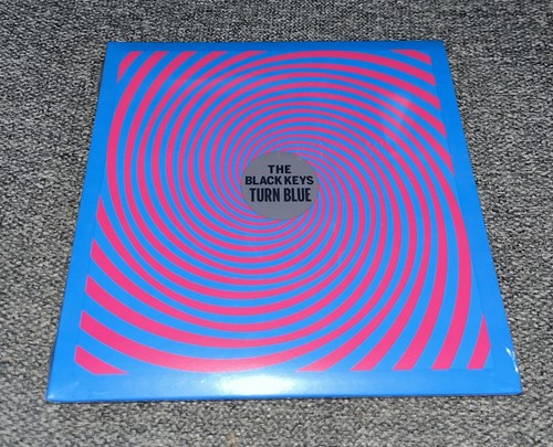 Black keys turn blue - black,